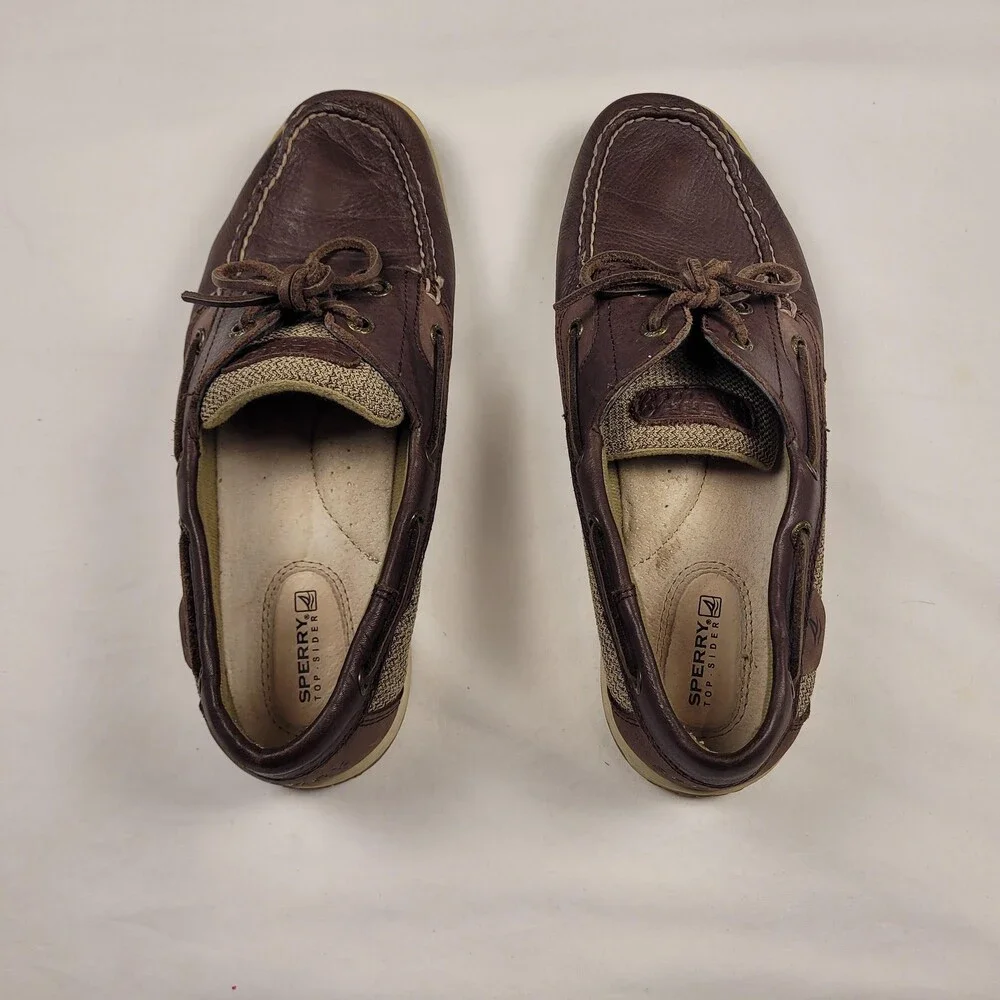 Sperry brand top